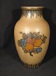 Vase.
 L. Hjorth Nr. 
46
 Höhe: 22,5 cm
 Preis. 795, -
