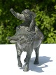 Figur aus 
Bronze, Boy der 
Stier.