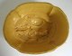 Pudding-Form in 
glasiertem 
Keramik. Gelb, 
mit konischen 
Seiten, mit 
Bodendekoration 
in Form von ...