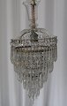 Kristallleuchter, 
ca..1890. Med 
Kuppel und fünf 
Reihen von 
fotogenen 
Prismen und 
Glocke. ...