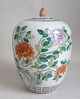 Chinese Deckel 
Bojan, 
Porzellan, 20. 
Jahrhundert. 
Polychrom 
Dekoration mit 
Vögeln und 
Blumen. ...