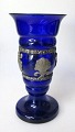Danish Vase in 
Kobaltblau Glas 
mit Zinn 
Montage, c. 
1920, 
D&auml;nemark. 
Montage in Form 
von ...