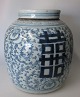Chinese bojan, 
aus dem 18. 
Jahrhundert. 
Blau dekoriert 
Porzellan. 
Dekoration in 
Form von 
Zeichen ...