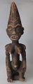 Yoruba Holz 
Figur des 
sitzenden Frau 
o. 1930 
Nigeria, 
Afrika. H:. 31 
cm. Provenienz: 
Belgien.