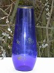 Alte Vase aus 
blauem Glas. 
Höhe 25 cm. 
Tadelloser 
Zustand.