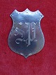 Mantelschild 
aus danisch 
Silber 830S mit 
Initialen 
"S.P." in gutem 
Zustand.
Marke: 830S - 
...