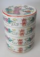 Chinesische 
Nahrungsmittelbeh&auml;lter, 
famille rose, 4 
Teilt, 19. 
Jahrhundert. 
Zylinderform. 
...