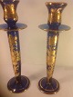 Paar aus 
mundgeblasenem 
Glas Leuchter 
mit Golddekor .
Höhe: 30 cm.
schön und gut 
...