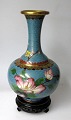 Cloissonne 
Vase, China, 
20. 
Jahrhundert. 
Polychrome 
Dekoration auf 
hellblauem 
Hintergrund mit 
...