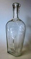 Schnapsflasche 
- F&uuml;nen 
Glaswerke, 
1903. 
D&auml;nemark. 
Klarglas. 
Dekoration mit 
Bissen's ...