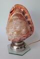 Camè 
Tischlampe, ca. 
1920 - 1930 
Italien. Conch 
geschnitzt mit 
Motiven aus dem 
Golf von Neapel 
...