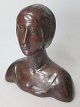 Deutsche 
Künstler, ca. 
1910: Torso der 
Frau. Ton mit 
dünnem 
Kupferpfad. 
Höhe: 21 cm. 
B:. 20 cm. ...
