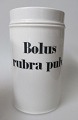 Dänischen 
Apotheken Topf, 
19. Jahrhundert 
aus weißem 
Porzellan mit 
schwarzem Text: 
Bolus rubra ...