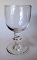 Weinglas, um 
1850, Dänemark. 
Glatt. 
Klarglas. 
Höhe:. 10,5 cm.