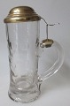 Deutsch 
Trinkglas, c 
1900. Klarglas. 
Mundgeblasenem. 
Dekoriert mit 
Kreisen. Mit 
Henkel und ...