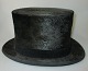Cylinder Hut, 
19. 
Jahrhundert, 
England. In 
maulwurf mit 
schwarzen 
Bändern. Innen 
mit Seide und 
...