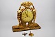 Schwedische 
Konsole Uhr, 
Art Deco, 1920 
- 1930. Auf 
geschnitzte 
vergoldetem 
Holz. 
Dekoration in 
...