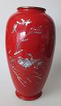 Japanische 
Messing Vase 
mit rotem 
Emaille, 19. 
Jahrhundert. 
Dekoreinlagen 
in Perlmutt mit 
...