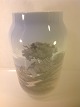 Royal 
Copenhagen Vase 
mit dem Motiv 
des Häuschens 
auf der Wiese 
mit Meerblick.
  RC Nr. ...