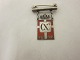 Kongemærket 
(Königabzeichen) 
aus Sterling 
Silber 925S mit 
rotem 
Email-Motiv von 
Dannebrog
Diese ...
