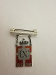 Kongemærket 
(Königabzeichen) 
aus Sterling 
Silber 925S mit 
rotem 
Email-Motiv von 
Dannebrog
Diese ...