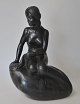 Dänischer 
Künstler (20. 
Jahrhundert): 
Die kleine 
Meerjungfrau. 
Geschnitztes 
Hartholz. Höhe: 
24 ...