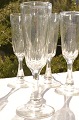 Champagner 
Gläser "Derby" 
geschliffen. 
Höhe 16 cm. 
Durchmesser 4,7 
cm. Tadelloser 
Zustand.