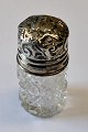 Englische 
Parfümflasche 
aus Kristall 
mit silbernem 
Deckel, 
Gestempel, aus 
dem 19. 
Jahrhundert. 
...