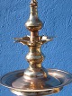 Schöne alte 
Öllampe mit 
Tropf-Fang. 19. 
Jahrhundert cm 
Höhe ohne 
Kette. mit 
Kette cm. Cm 
...