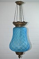 Große blaue 
Glas Ampel mit 
Messingbefestigung, 
Höhe 70cm. 
Breite 24cm. 
Tadelloser 
Zustand. Ab ...