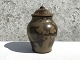 Bornholm 
Keramik, 
Hjorth, braunes 
Steinzeug, Nr. 
64, Deckeltopf 
mit 
Fruchtdekor, 18 
cm hoch, ca. 
...