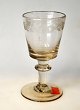 Selten Weinglas 
mit Schliffen. 
19. 
Jahrhundert. 
Klarglasmasse. 
Leicht konisch. 
Mit Schliffen 
am ...