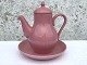 Bornholm 
Keramik, 
Søholm, 
Kaffeekanne und 
Teller, Pink 
ohne Stempel, 
Krug 18 cm 
hoch, 17 cm ...