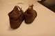 Schuhe für die 
Kindern
Alte aus Leder 
gemacht, Grösse 
20
Besohlt, wie 
man es damals 
gemacht ...