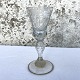 Älteres 
Weinglas aus 
Kristall mit 
geschnitztem 
Monogramm und 
Königskrone, 
aus der Mitte 
des 19. ...
