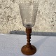 Deutsches Glas 
mit Gravuren 
und späterem 
Holzsockel, 
1800, 23,5 cm 
hoch, 8,5 cm im 
Durchmesser * 
...