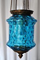 Lampe mit 
Beschlägen aus 
hellblauem 
Glas, geblasen 
mit Augenoptik. 
Fyns Glasværk, 
1890, ...