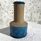 Kähler Keramik, 
Vase mit blauer 
Glasur, 18 cm 
hoch, 10,5 cm 
Durchmesser, 
Nr. 501 - 18, 
Signiert ...