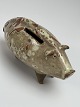 Sparschwein mit 
"Kamm" aus 
Keramik und 
gefleckter 
Glasur, 
Charmeur mit 
etwas Patina.
Länge: ...