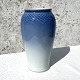 Bing & 
Gröndahl, Vase, 
Blau, Möwe 
Porzellan ohne 
Möwe #682, 21cm 
hoch, 12cm 
breit, 1. 
Sortierung ...