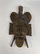 Dekorative 
Kpelie-Maske 
mit Vogel an 
der Spitze, 
Senufo-Stamm, 
Elfenbeinküste 
in Afrika. 20. 
...