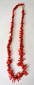 Halskette aus 
roten Korallen, 
20. Jh. Länge: 
46 cm.