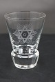 Dänische 
Logenglas oder 
Freimaurer 
Glas, 
Schnapsglas mit 
Symbolen 
verziert, auf 
kantigem Fuß.
G ...