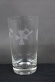 Dänische 
Logenglas 
Freimaurer 
Glas, Drinkglas 
oder 
Seltersglas mit 
Symbolen 
verziert, auf 
rundem ...