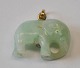 Jade-Anhänger 
in Form eines 
Elefanten. 
Ungestempelt. 
Höhe: 2 cm. L.: 
2 cm.