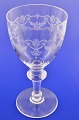 Weinglas mit  
Guilloche 
-Dekor auf der 
Schale. Höhe 
19,5 cm. 
Durchmesser 9,7 
cm. Tadelloser 
...
