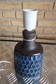 Retro Lampe, 
Søholm, 
Modelnr. 1036, 
Blau Keramik
H: 24cm inkl. 
Fassung
Design: Einer 
Johansen ...