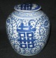Chinesisches 
Bojan 
aus Porzellan, 
19. Jh. In blau 
mit 
Wasserpflanzen 
und Zeichen für 
„Fest“ ...