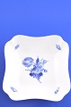 Royal 
Copenhagen 
Blaue Blume 
glatt, 
Kartoffelschale, 
quadratisch Nr. 
10/8063. Länge 
21,5 X 22 ...