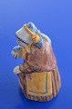 L. Hjorth 
Keramik aus 
Bornholm. 
Alte Dame mit 
Krug, Höhe 10 
cm.
 Tadelloser 
Zustand.